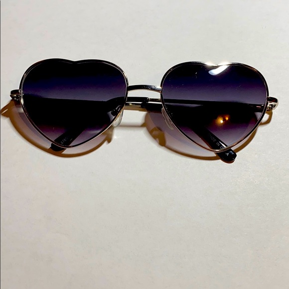 Heart shaped sunglasses - Picture 3 of 3